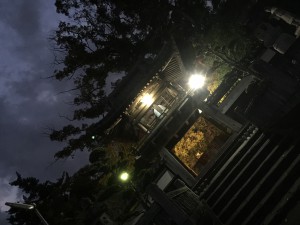 夜の山門（鐘楼堂）